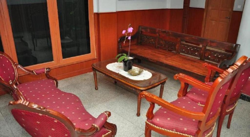 Zuzu Sumeru Hotel